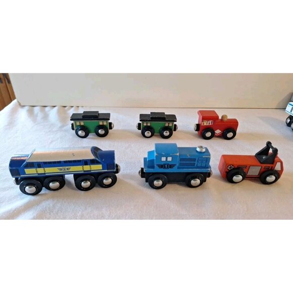 15 Pc Maxim Circo + Wooden Train 2010 Track Wood Lot Engines Cars Fire Trucks - Picture 2 of 7